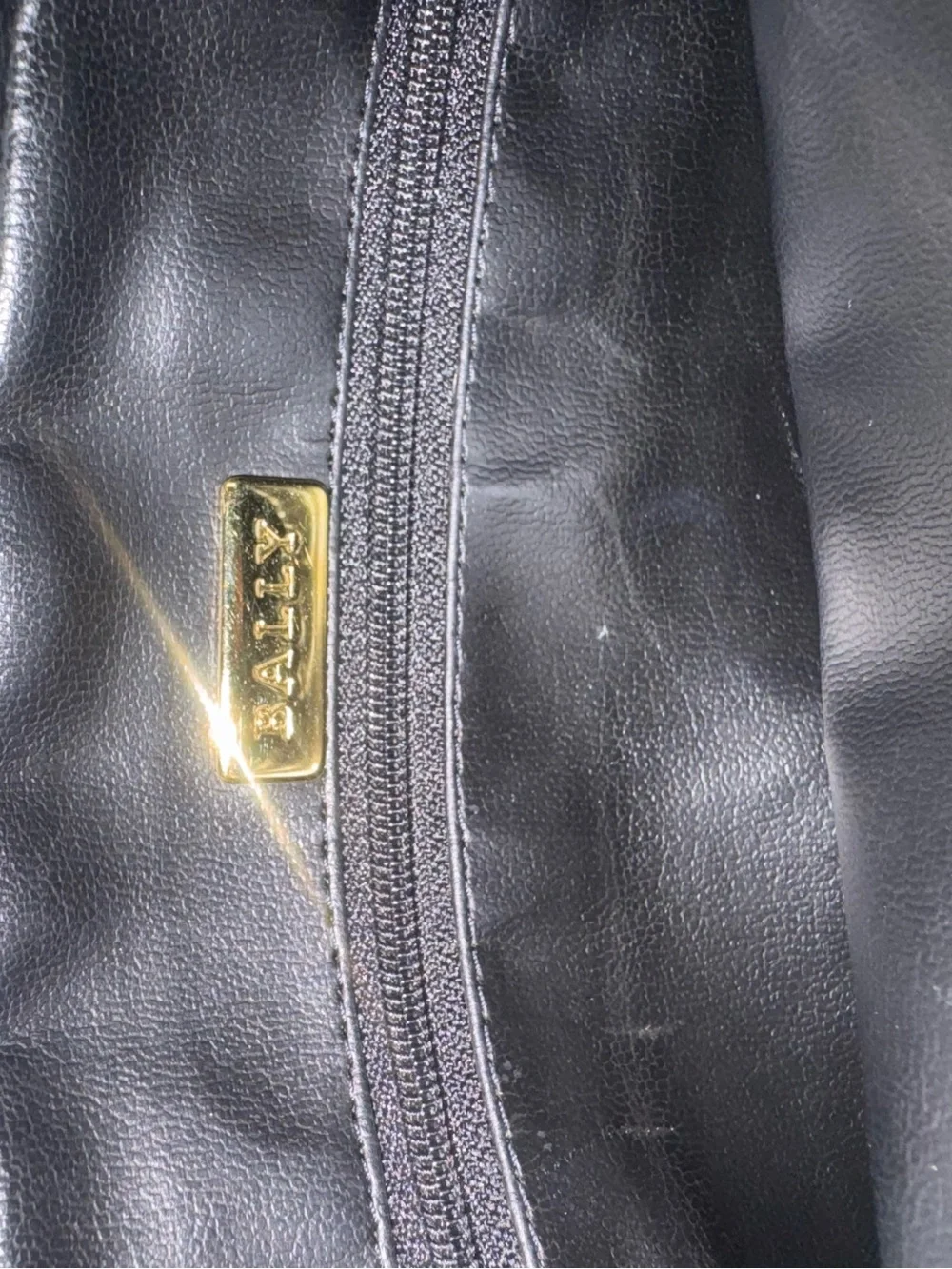 BALLY Italian Quilted Leather Crossbody Bag Chain Link Strap Tassel + Dust Bag - Picture 13 of 17